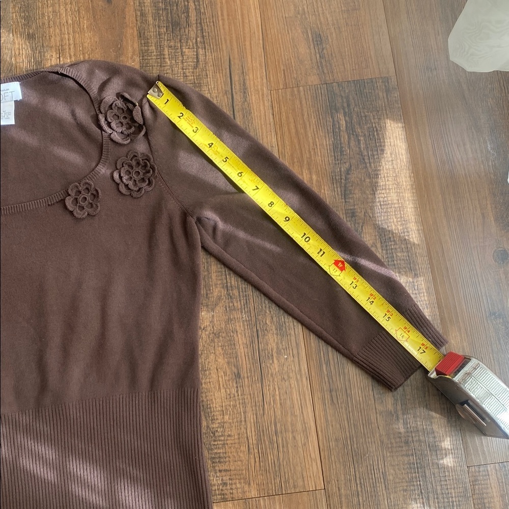❤️LOFT Chocolate Knit Top with Floral Details - Picture 9 of 11